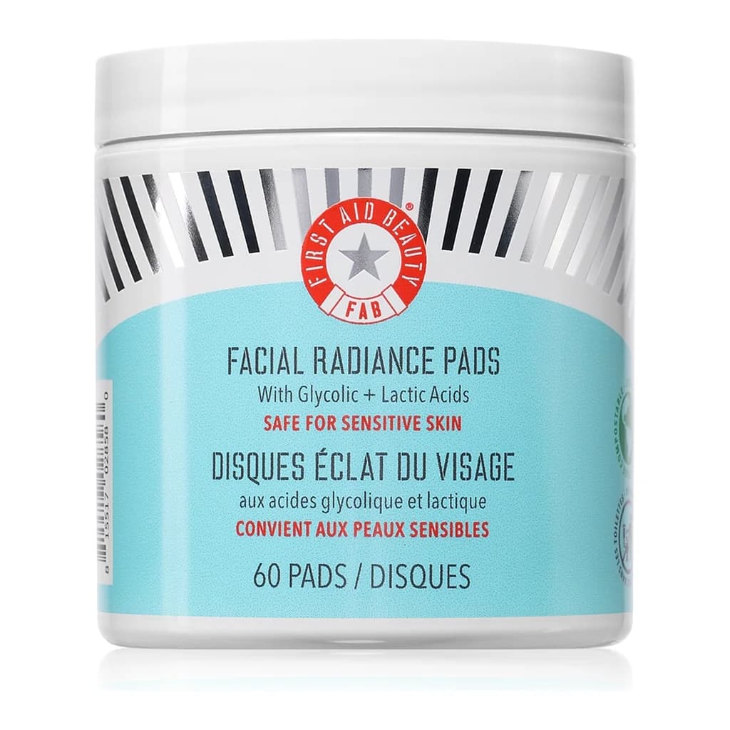First Aid Beauty Facial Radiance Pads exfoliating pads to brighten and smooth the skin